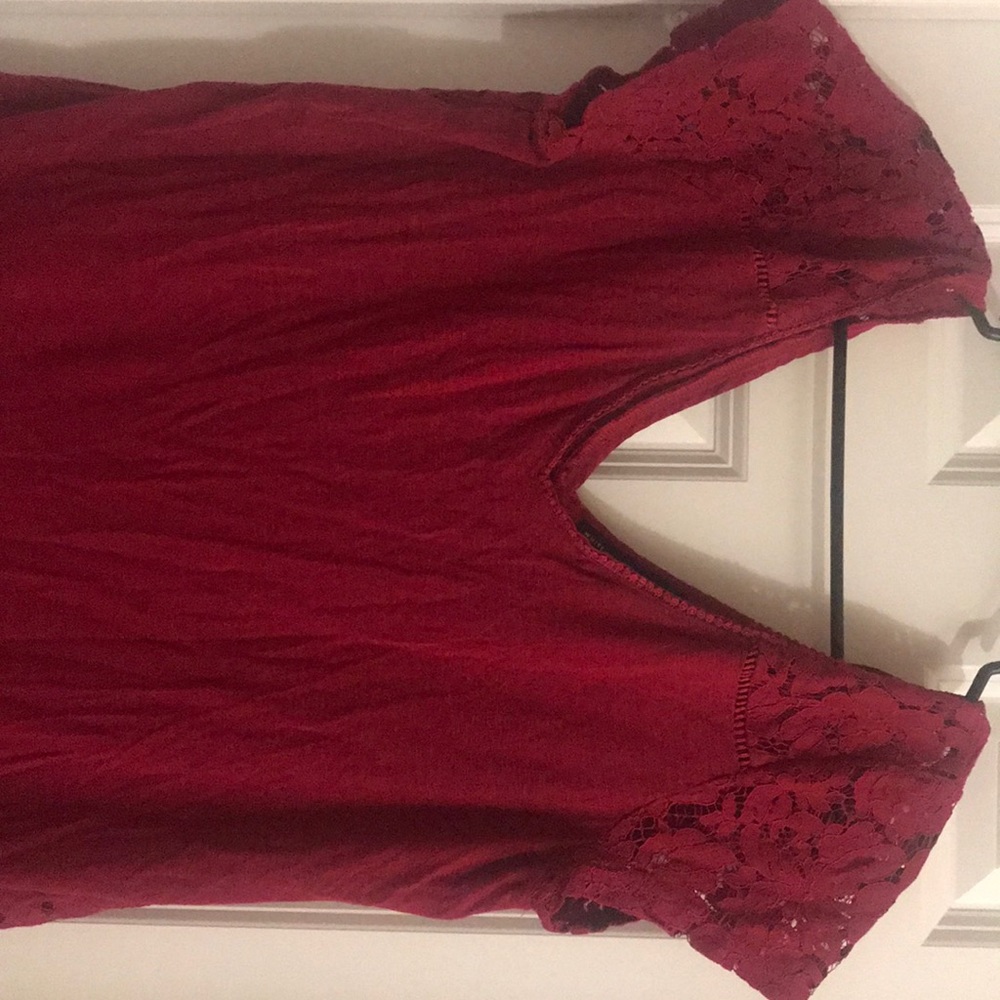 Gorgeous Burgundy/Maroon WHBM blouse - Large